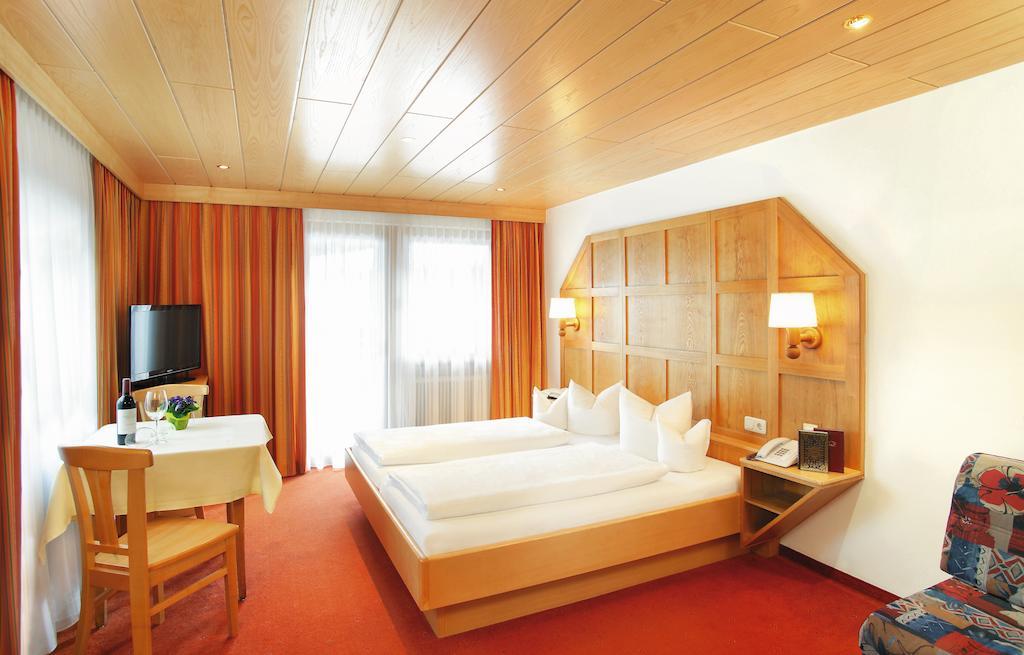 Hotel Tirolerhof ซังคท์อันทอนอัมอาร์ลแบร์ก ภายนอก รูปภาพ
